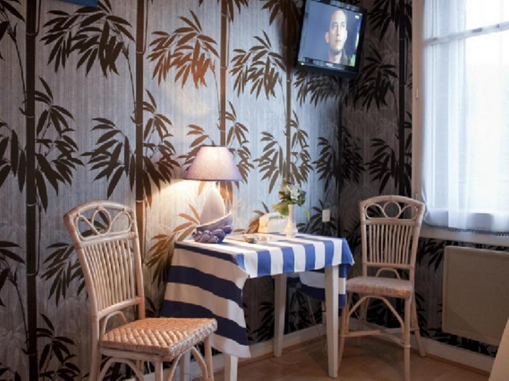Logis Hotel Les Tilleuls Saint-Cirgues-de-Jordanne Bagian luar foto