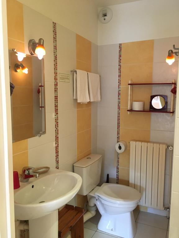 Logis Hotel Les Tilleuls Saint-Cirgues-de-Jordanne Bagian luar foto