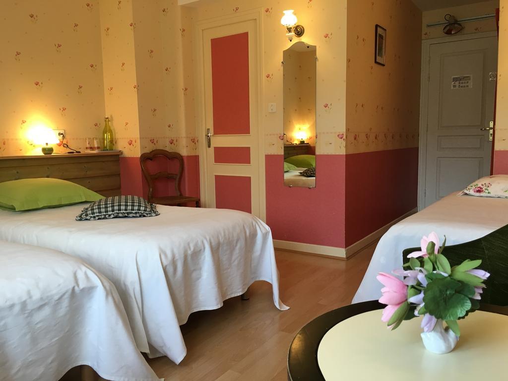 Logis Hotel Les Tilleuls Saint-Cirgues-de-Jordanne Bagian luar foto