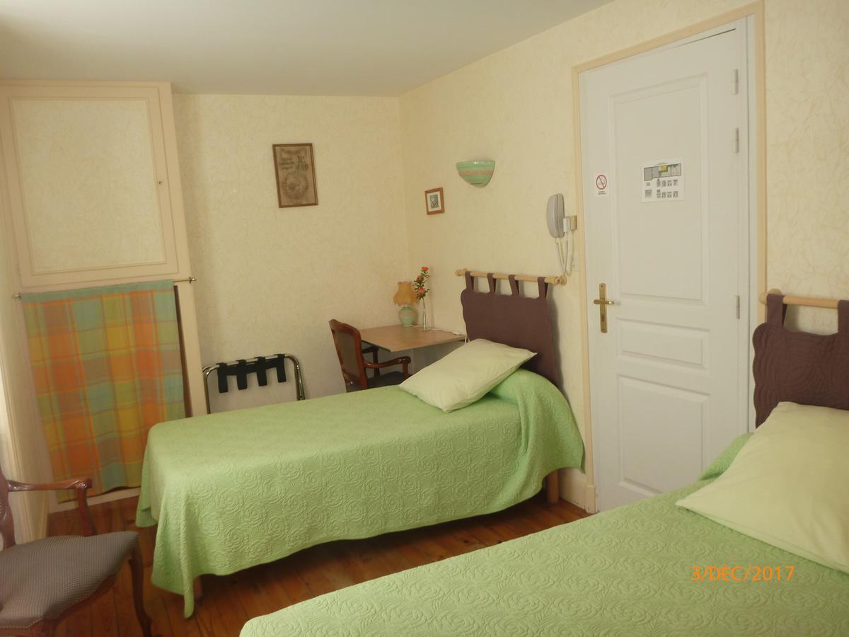 Logis Hotel Les Tilleuls Saint-Cirgues-de-Jordanne Bagian luar foto