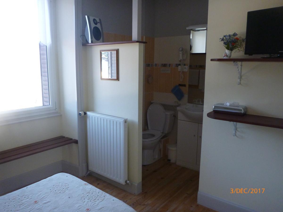 Logis Hotel Les Tilleuls Saint-Cirgues-de-Jordanne Bagian luar foto