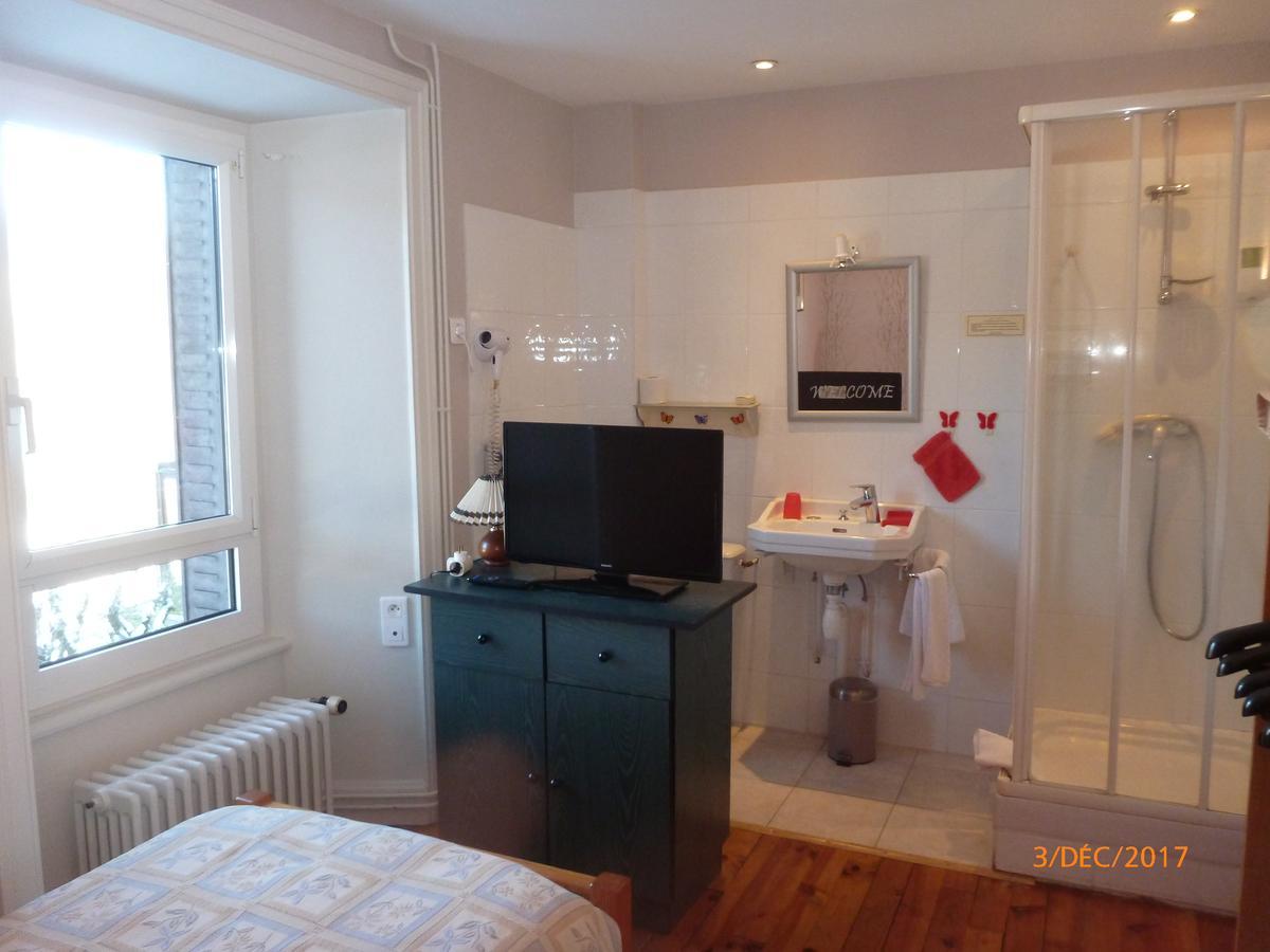 Logis Hotel Les Tilleuls Saint-Cirgues-de-Jordanne Bagian luar foto
