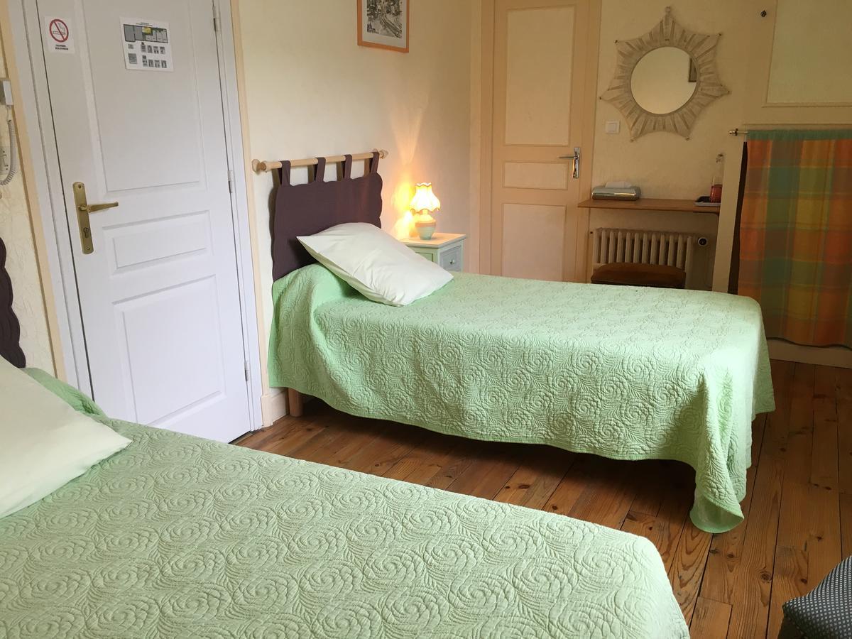 Logis Hotel Les Tilleuls Saint-Cirgues-de-Jordanne Bagian luar foto
